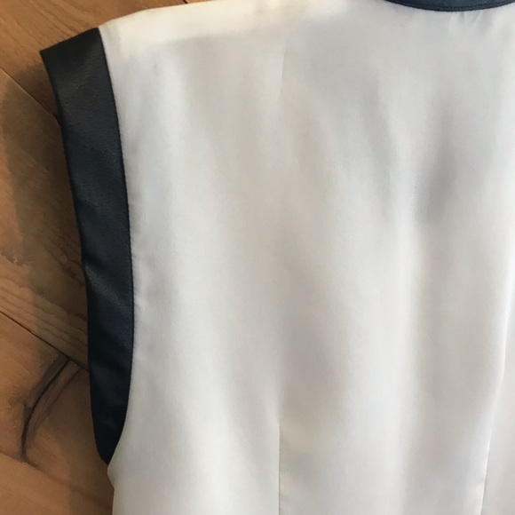 Rock & Republic- Black/White blouse - Picture 4 of 4